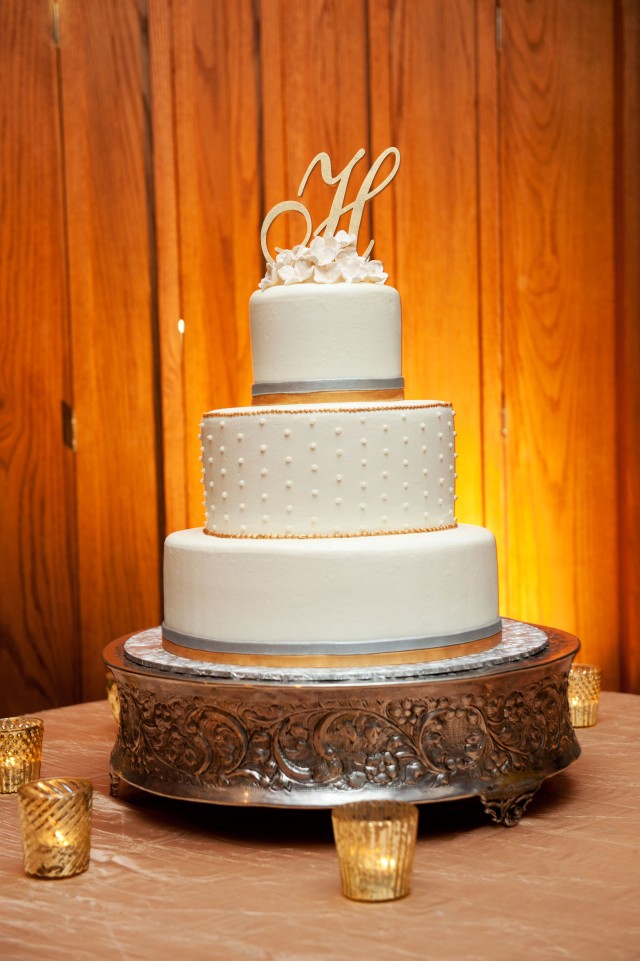 3 tier round wedding cake